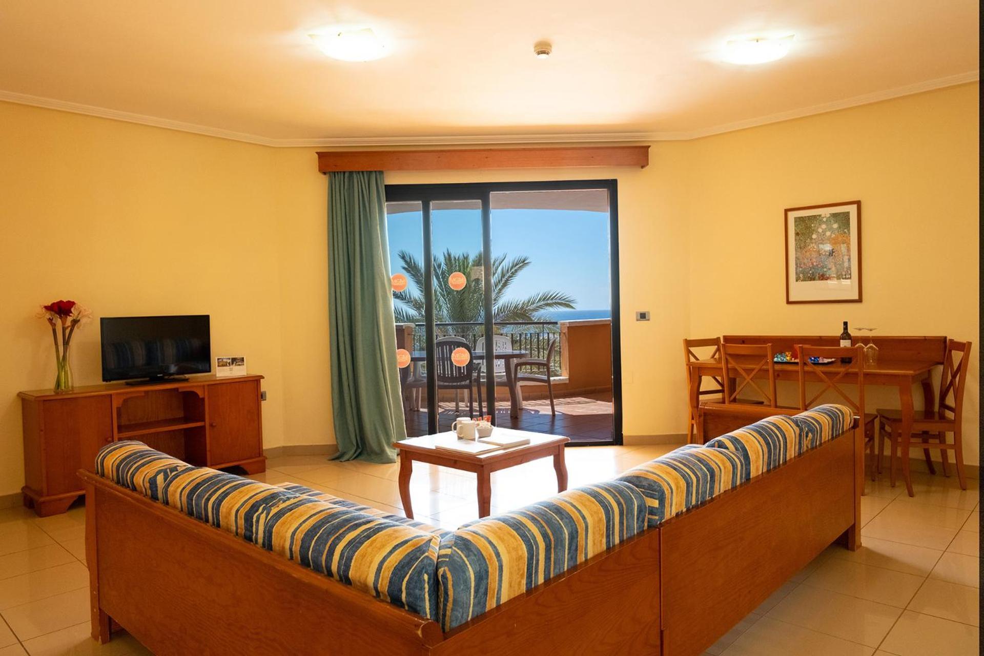 Family Room Pool or Sea View MAGMA Service